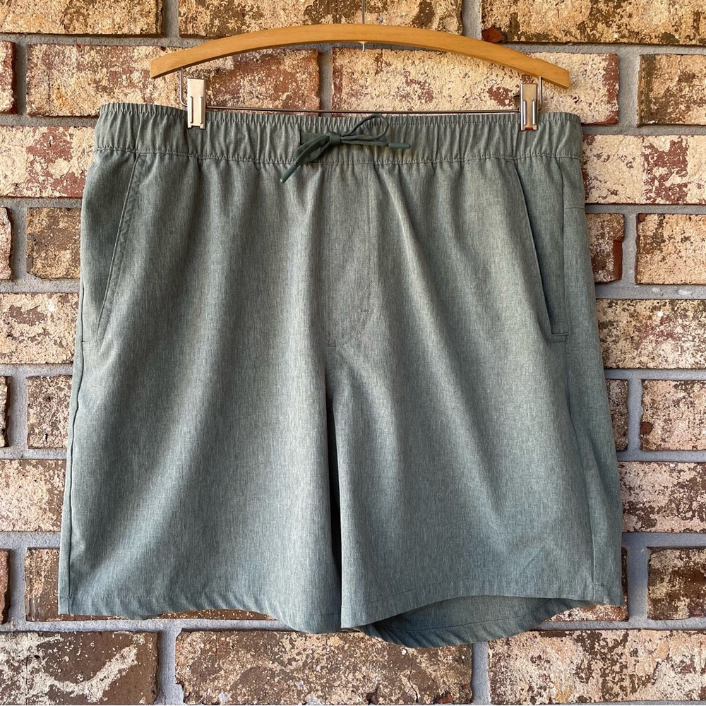 Eddie Bauer Men’s Woven Tech Pull-On Shorts Size XL Green/Gray Excellent!